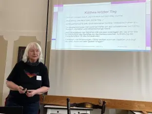 TeilnehmerInnen der Podiumsdiskussion in Wilhelmshaven. (Reihenfolge nicht wie abgebildet!) Angelika Salzburg-Reige (Arbeitskreis Selbstbestimmtes Sterben Oldenburg), ...